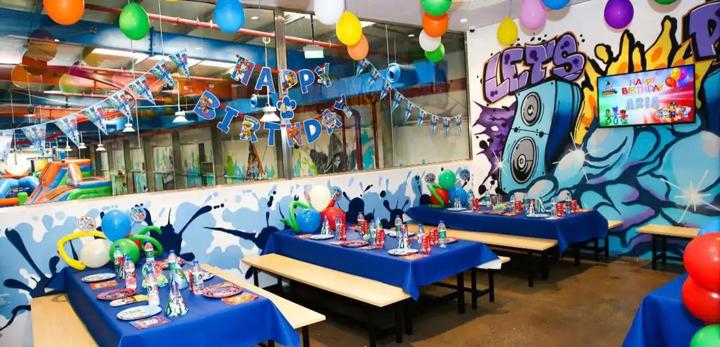 Discover Rony's GYM, a kid-friendly fitness paradise! Host a vibrant and playful birthday party that combines exercise.